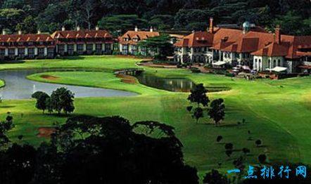 全球十大顶级高尔夫球场，圆石滩高尔夫球场因其迷人的风景而闻名于世，它位于美国西海岸的圆石滩