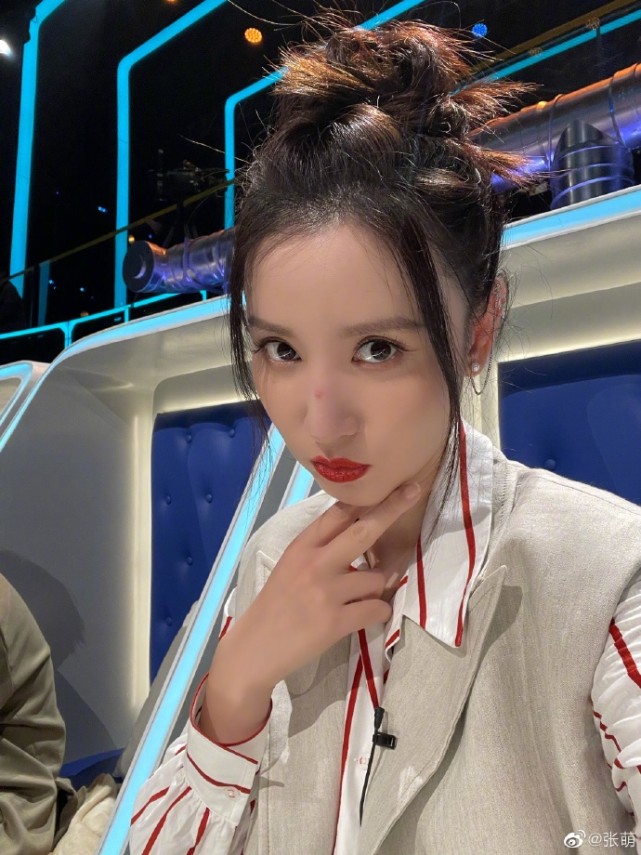 张萌被3岁女儿*力暴**戳伤鼻子，皮掀起来一块疼哭，在线求祛疤妙招