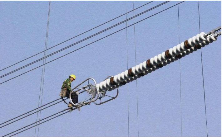 单独碰一根220v火线会触电吗,人触碰220伏火线会被电么