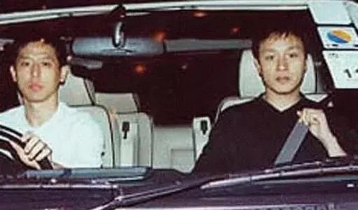 唐鹤德守着张国荣的骨灰过了15年,他是张国荣