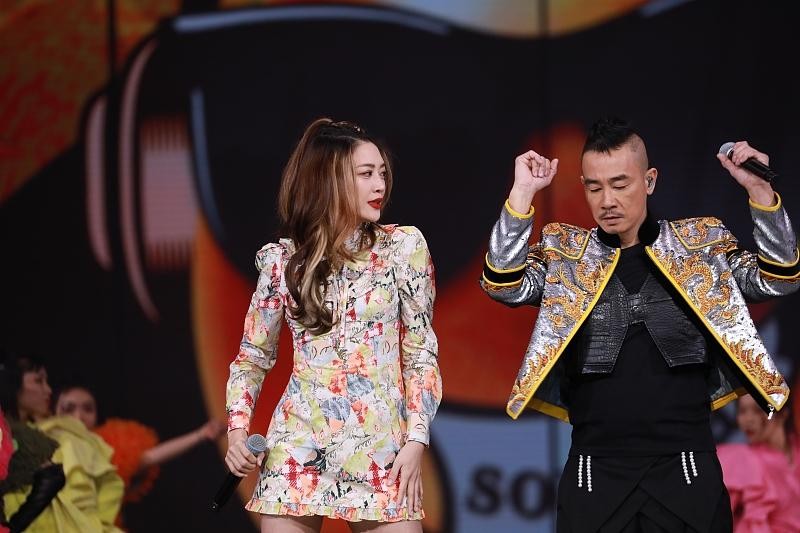 情侣出门都很装,情侣出门玩穿什么情侣装