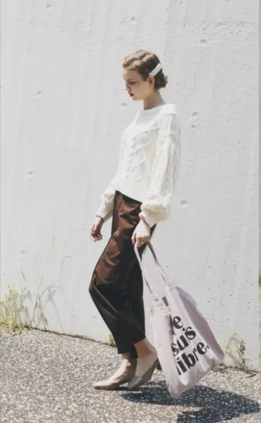 什么颜色的毛衣显白又显得干净,40岁穿三种颜色显白毛衣