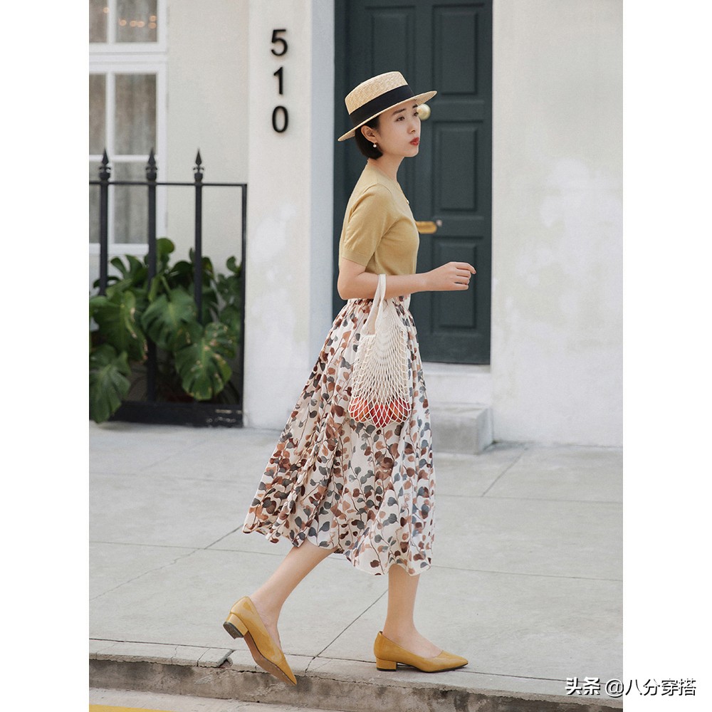真正懂“穿搭”的女人，都知道碎花裙的挑选法则，清新简约有气质