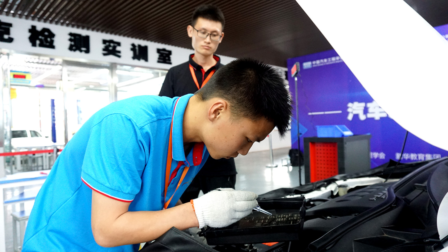 上技校有前途吗,上技校或职高的有出路吗