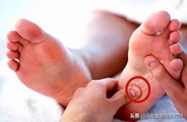 如何治疗足底筋膜炎缓解疼痛,足跟痛筋膜炎最佳的治疗办法