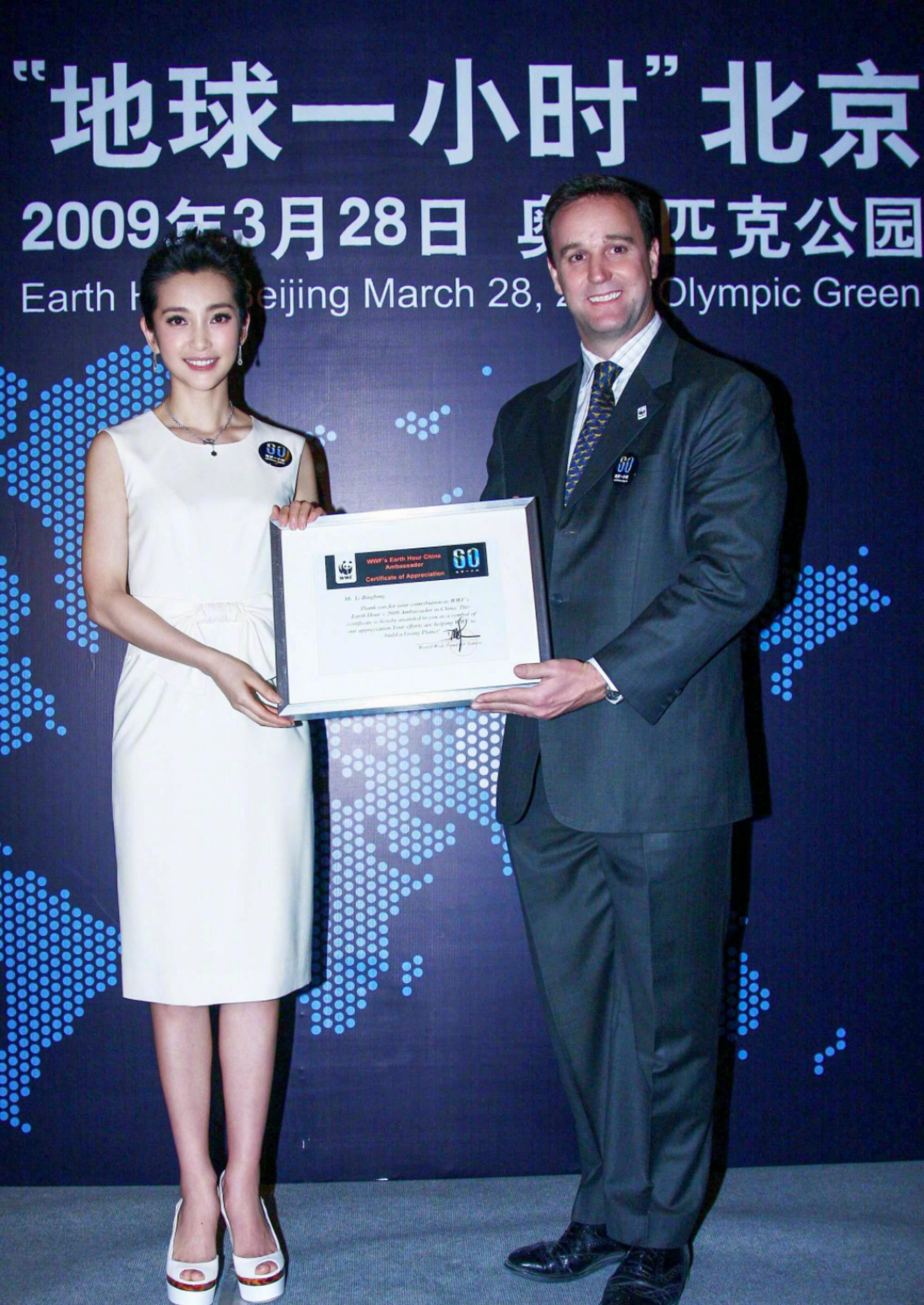 李冰冰粉色针织长裙,李冰冰惊艳穿裙