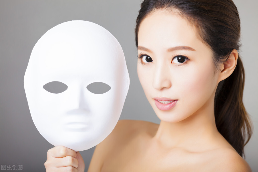 三胎时代：带着硅胶*皮人**面具的假“美女”