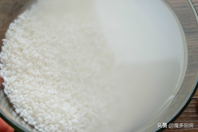 煲仔饭为什么比平常饭店好吃,在家最简单煲仔饭制作方法