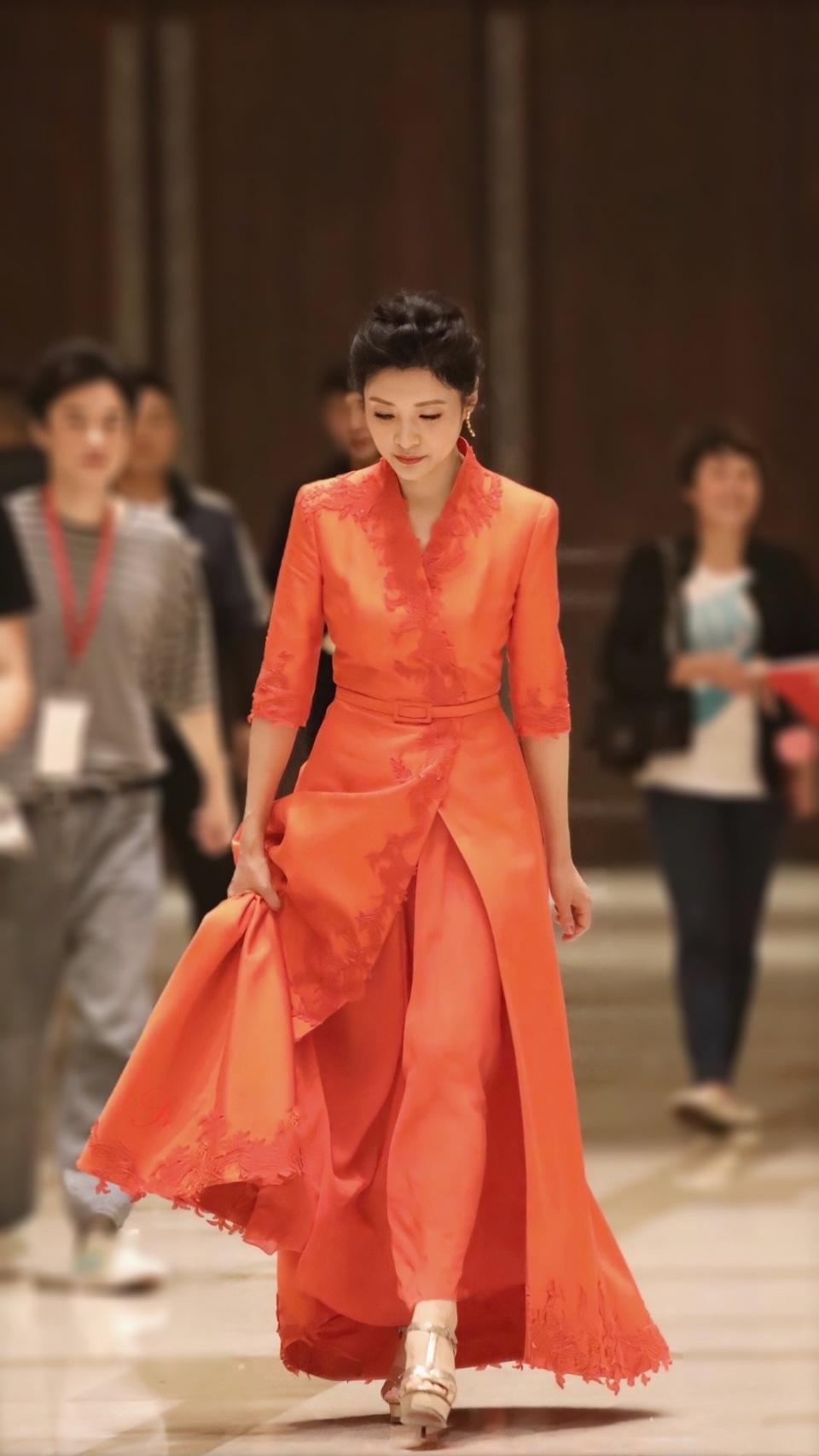 周涛黑色衬衫怎么搭配,周涛穿搭风格