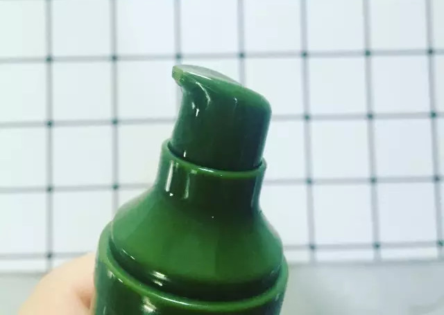 张馨予超爱的品牌！99元的眼霜，就能改善黑眼圈、干纹！