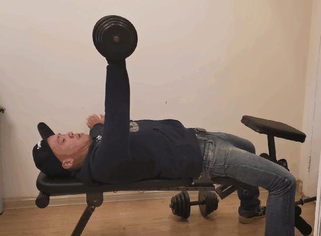 胸肌不对称用哑铃怎么卧推,一对哑铃胸肌怎么练变饱满变厚