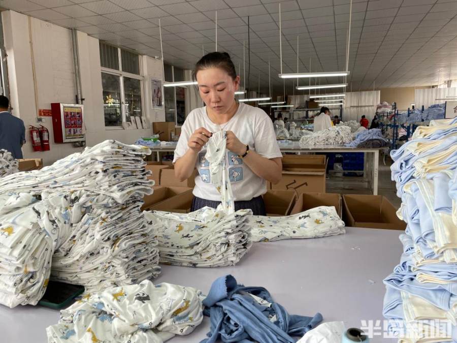 半岛观察丨一条盖毯爆火背后的童装江湖:3000家企业即墨鏖战,如何赢得三孩商机