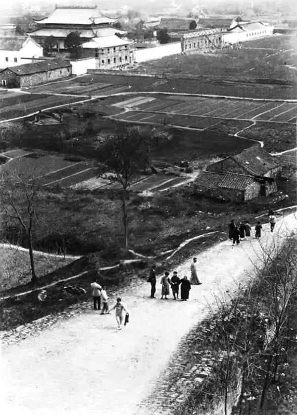 南京相隔百年的照片,南京城景对比图