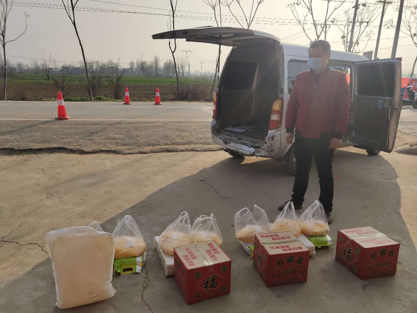 唐河县昝岗乡：物资代购少跑腿贴心服务暖人心