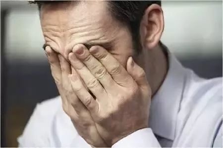 手麻要警惕左手麻木,手臂酸胀手指发麻警惕四种病