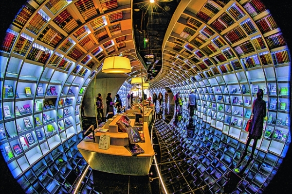 雄关漫道开拓进取,雄关漫道扬帆起航