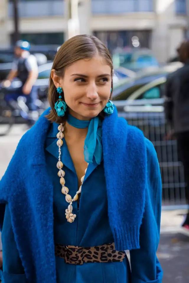 时尚多功能丝巾怎么穿好看,春夏丝巾时髦精系法