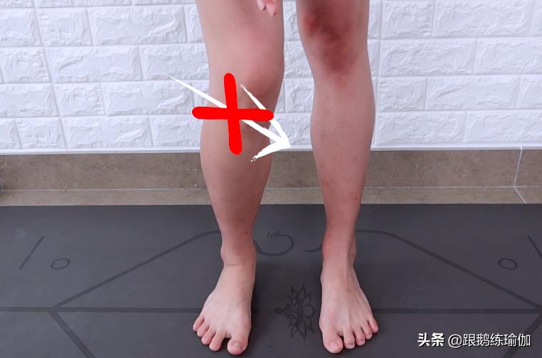 怎样练瑜伽山式站姿,零基础瑜伽入门第一式山式