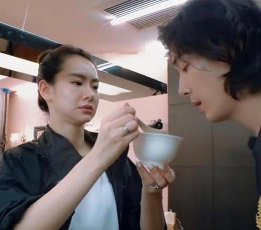 戚薇成功背后的辛酸,戚薇快乐何止这些