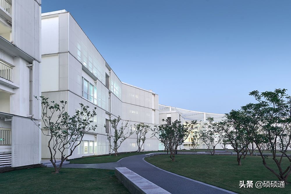 巨大环形飞船,巨大的地球主题环创