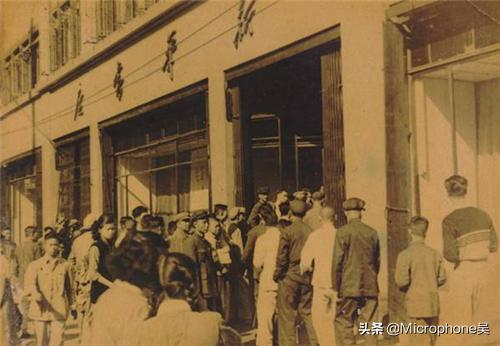 新华书店常年空调供应，但是顾客大都只看不买，为何至今未倒闭