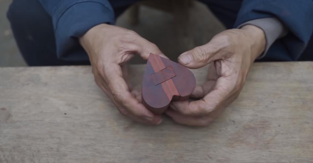 靠锯木头火爆国外，4000w人想当他孙子的大爷，到底有多牛x？