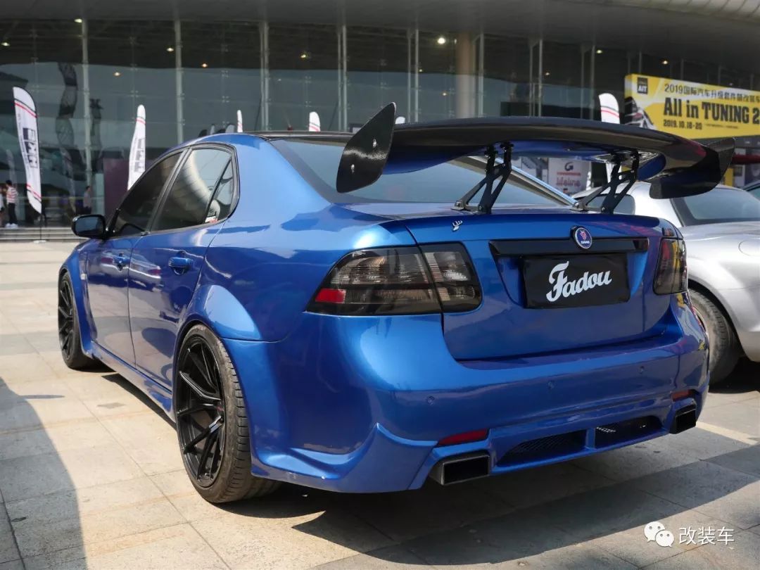 改装车聚会,改装车齐聚车展