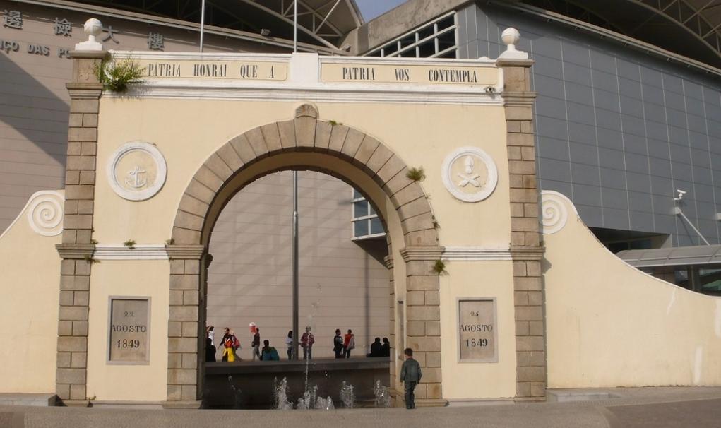 52年中葡冲突，英美出面威胁，舰队开赴香港，最终结局如何？