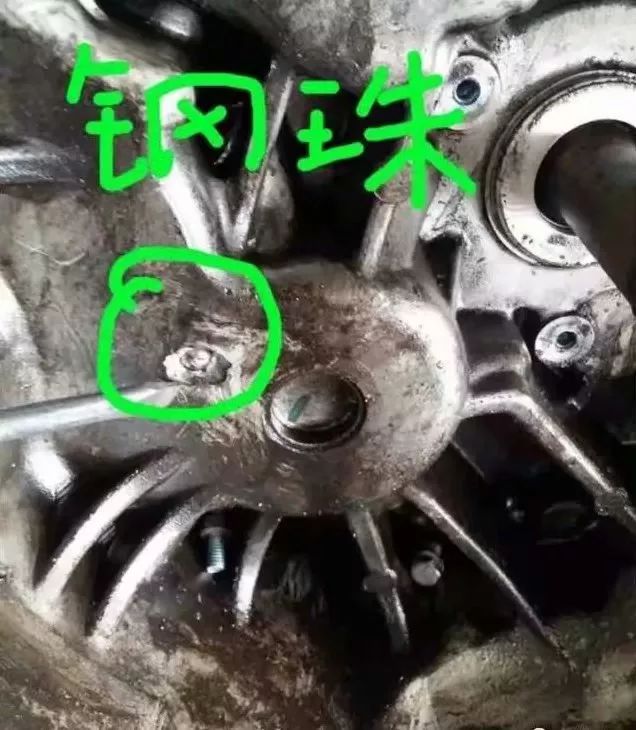 变速箱放油螺丝无法拆卸怎么处理,一颗小螺丝引发发动机大修