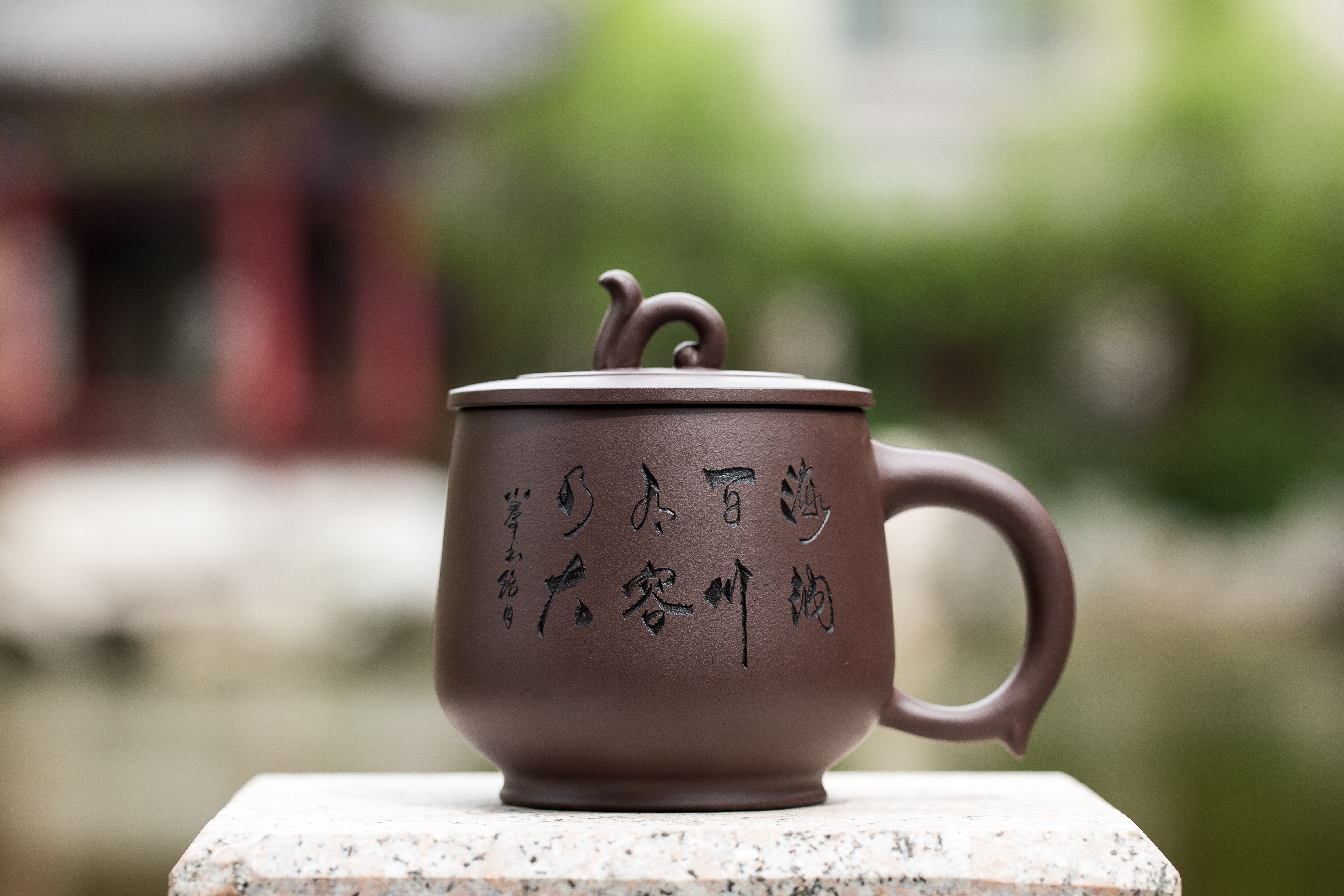 放大镜看紫砂壶有很多小黑点,紫砂壶壶嘴与壶身连接处小黑点