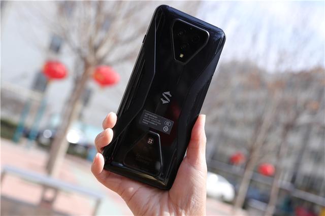 腾讯黑鲨游戏手机3值得买吗？使用一周，说说我的真实感受