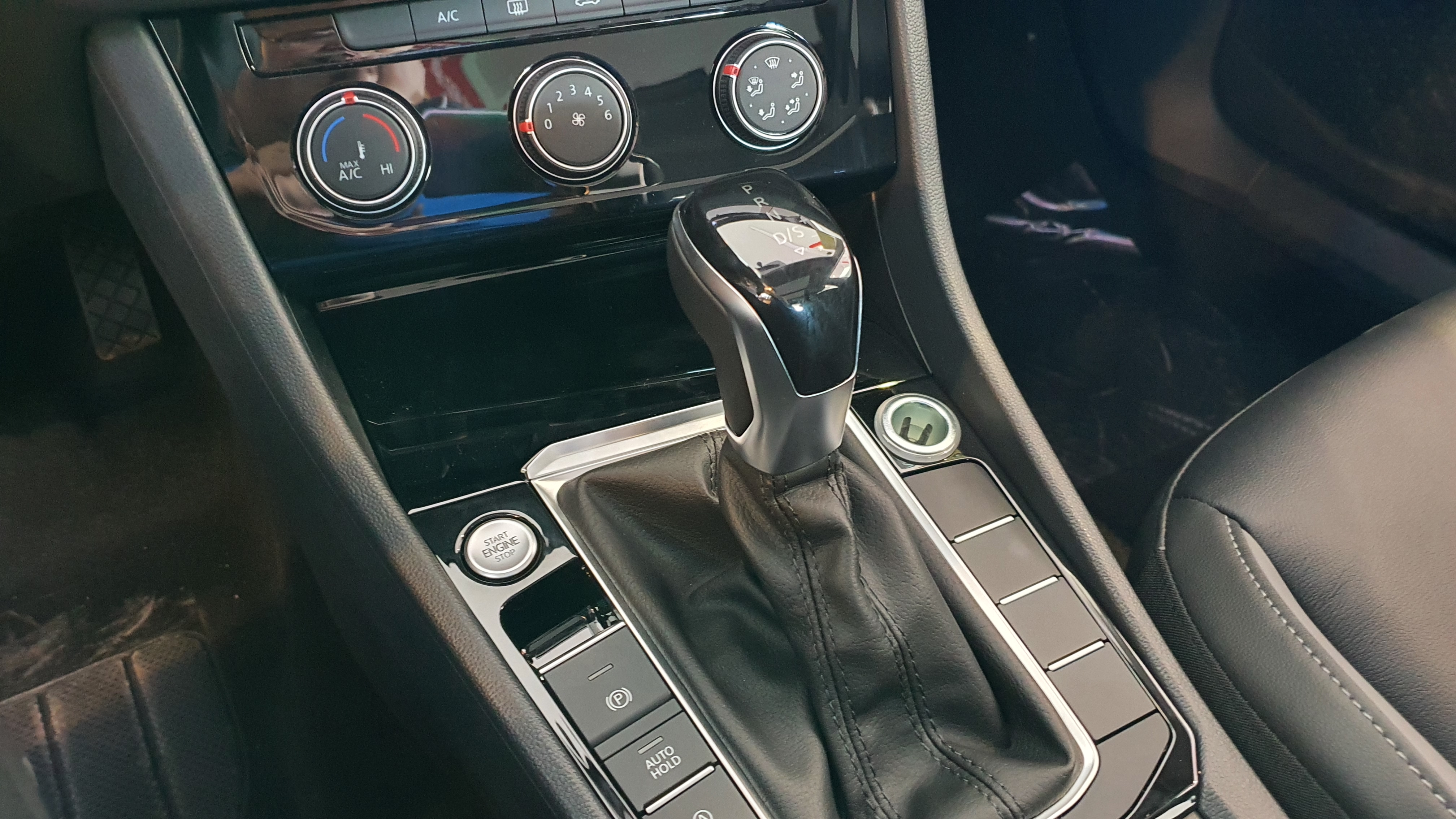 新款大众速腾1.5t最低配测评,2013款速腾自动1.6自吸的油耗多少