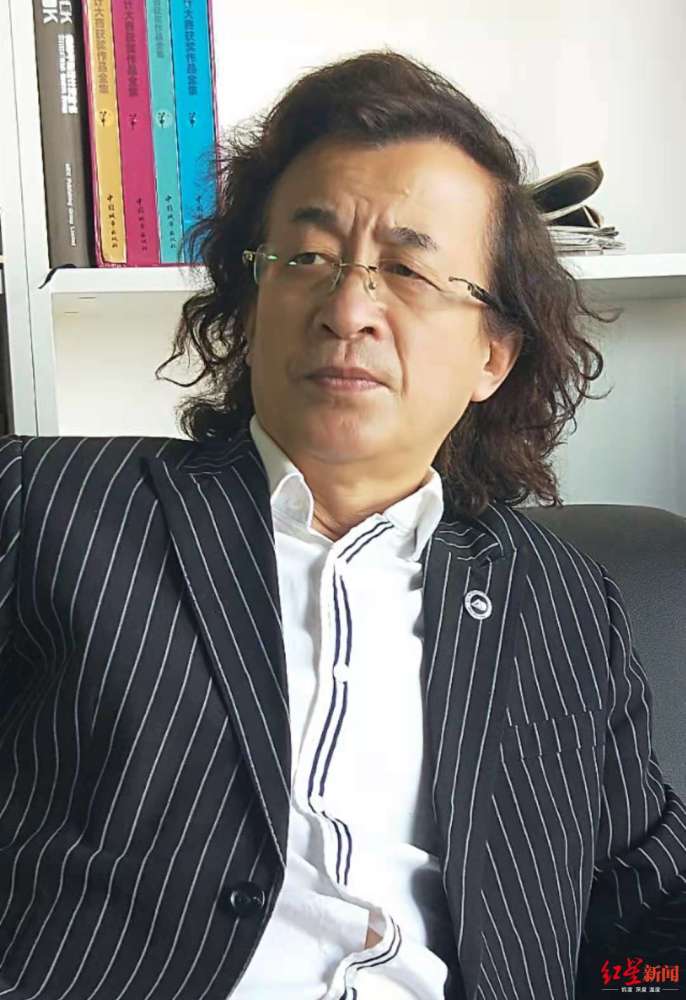 要求员工一天做100张图的王小琴走红，其公司目前仍在正常办公