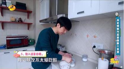 不用烤箱不用面粉不用酸奶做蛋糕,五分钟就能搞定的酸奶小蛋糕