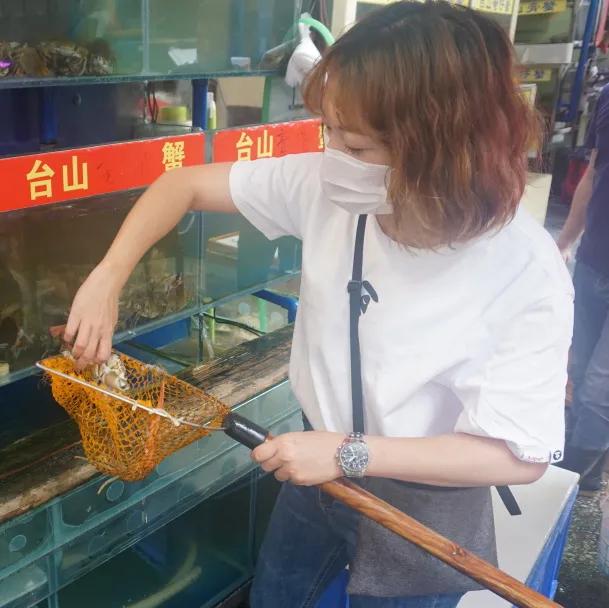 去菜市场吧！|黄沙，负名之下书尽鲜活百态