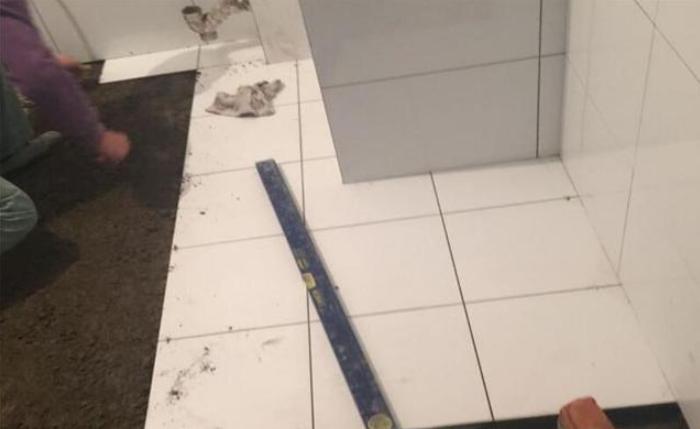 师傅贴砖不专业,师傅加工瓷砖
