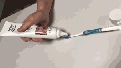 “非磨损性”专业美白牙膏白小齐首次亮相上海CBE，艳惊四座！