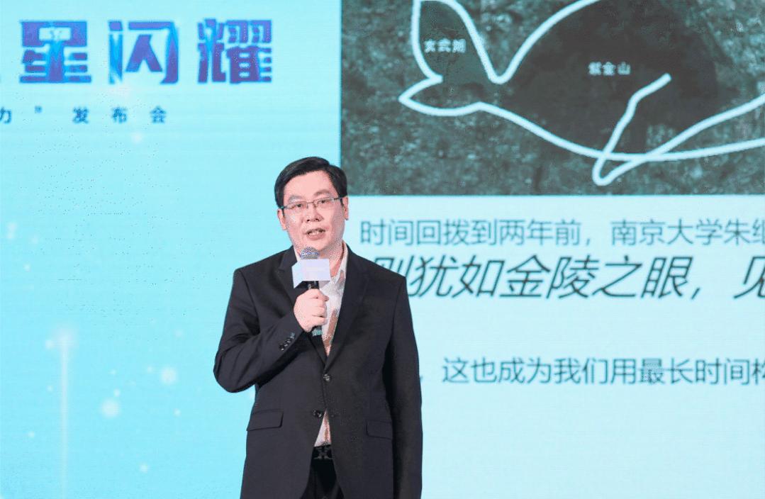 五星闪耀照亮蜂巢城市