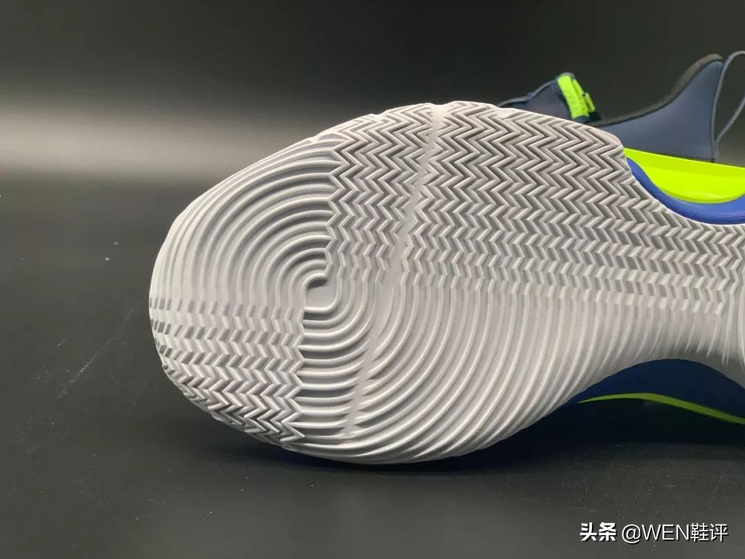 致敬粉丝！鞋面、中底再升级，库里7*开代**箱解读，你觉得如何？