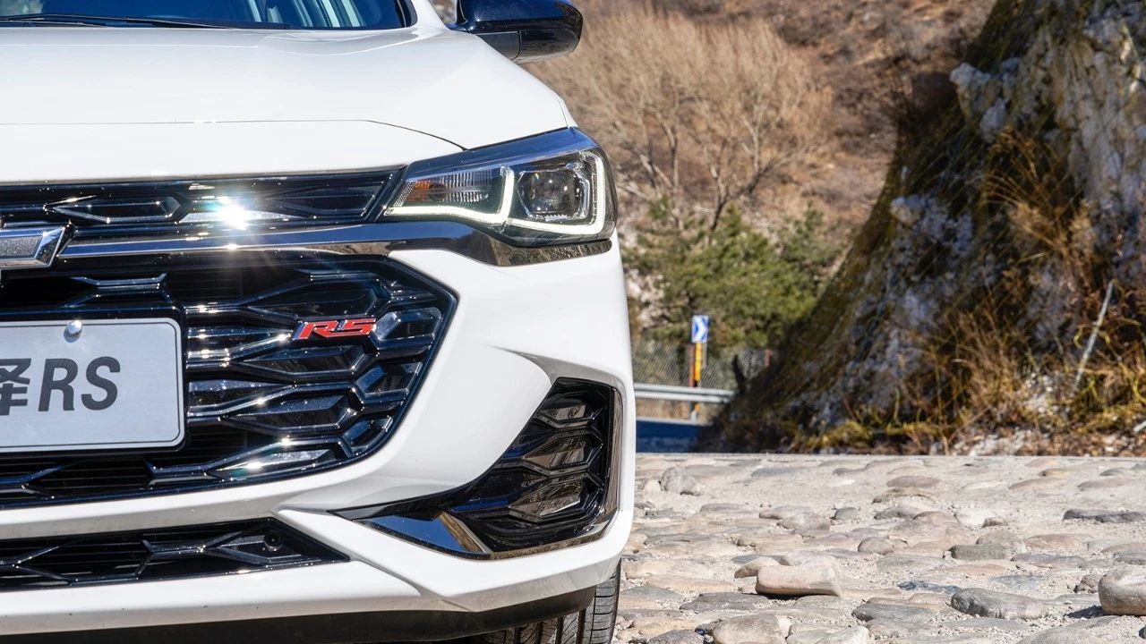 雪佛兰全新科鲁兹rs赛道动态表现,雪佛兰科鲁泽rs三缸车能不能买