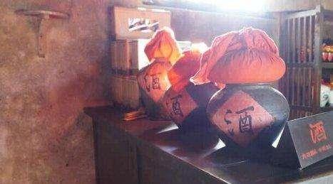 南京寺庙挖出百年美酒，勾起工人的“酒瘾”，专家赶来：可能致命