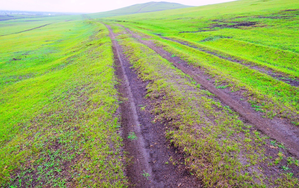 一辆车，从东乌旗沿中蒙边境公路到阿尔山，漫长边关寻迹历史遗存