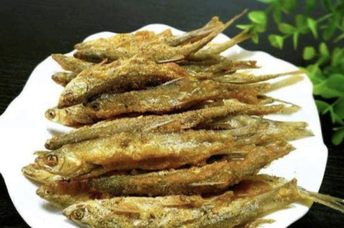 炸小鱼怎样才能炸得又酥又脆,晒干的小鱼怎么炸又酥又脆
