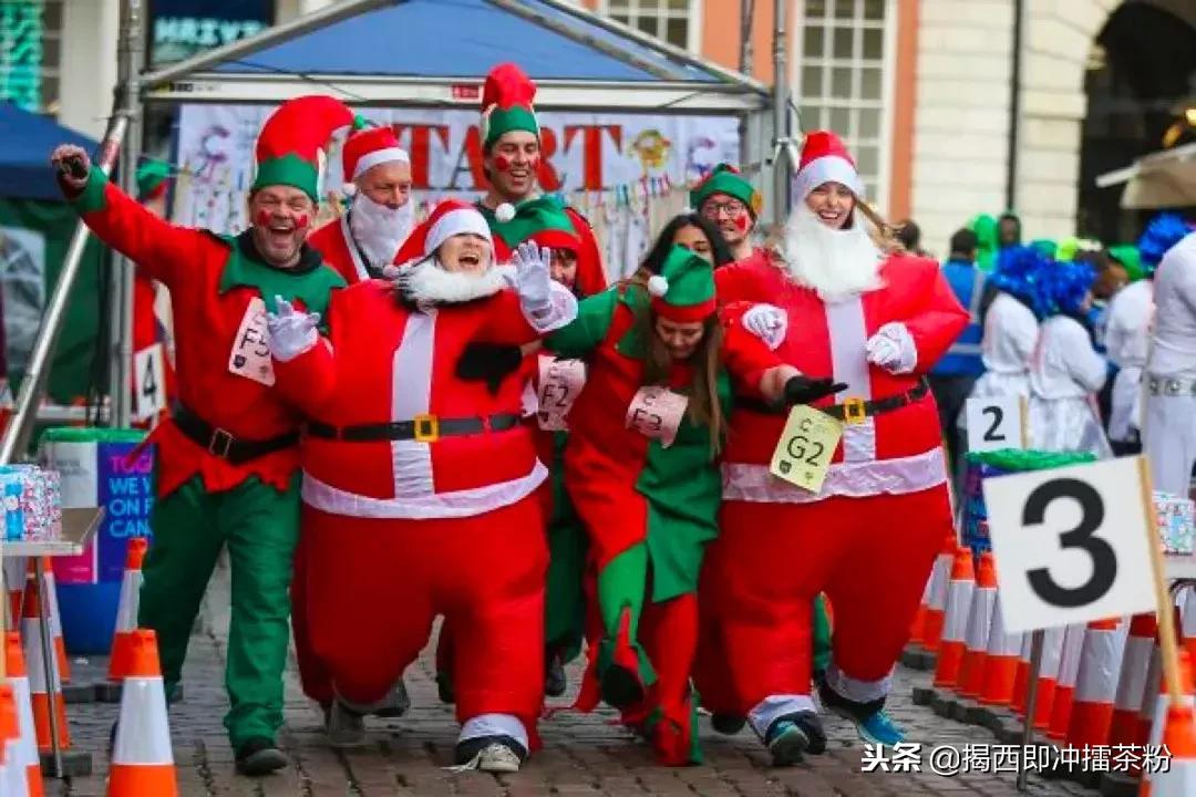 过分美丽!圣诞灯饰点亮香港:泰迪熊、比卡超、布丁狗陪你过圣诞