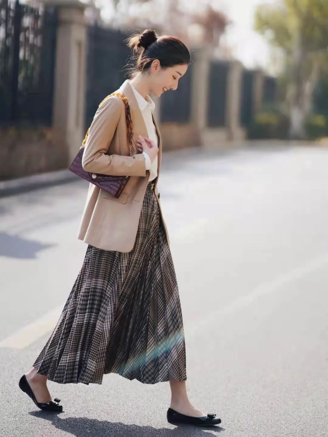 夏季适合什么款式的包包,秋冬适合背什么款式的包包