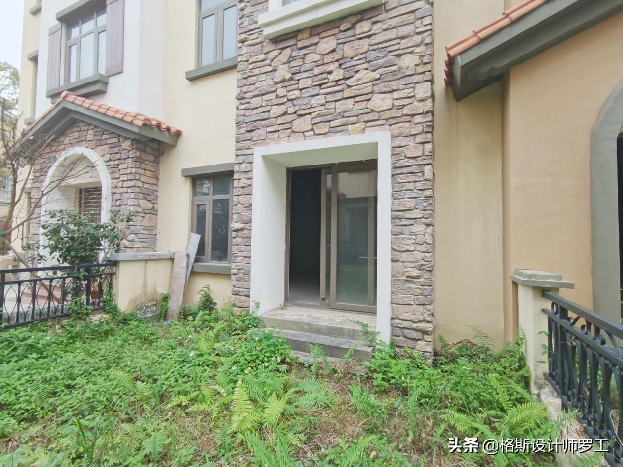 叠墅中间户与边套的利弊,联排别墅中间户的优缺点