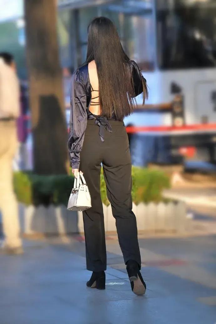 夏天里黑色的少妇