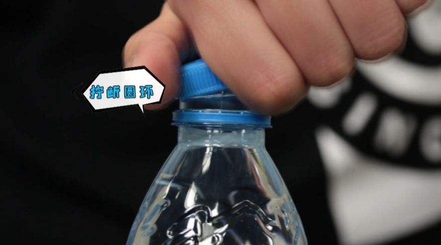 女生拧不开瓶盖却不要你帮忙,有些女生是真拧不开瓶盖