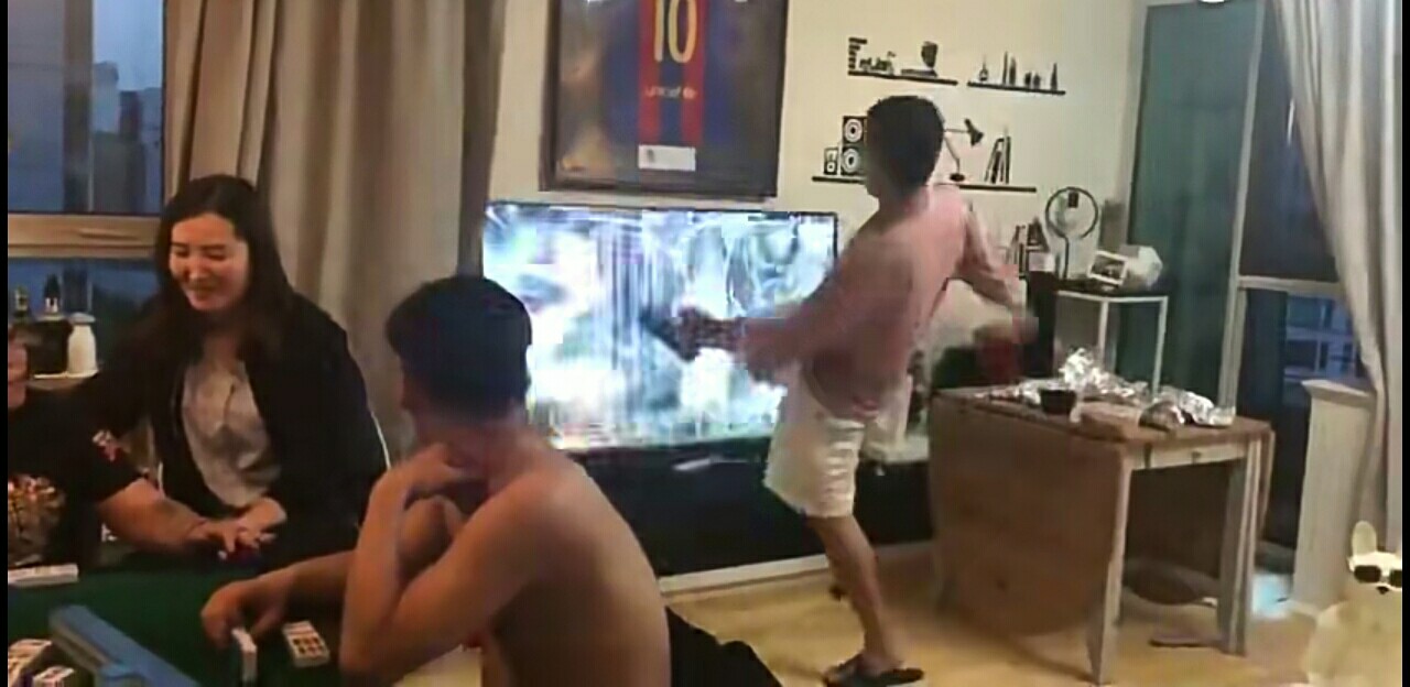 巴萨球员看到苏醒砸电视,苏醒巴萨绝杀视频