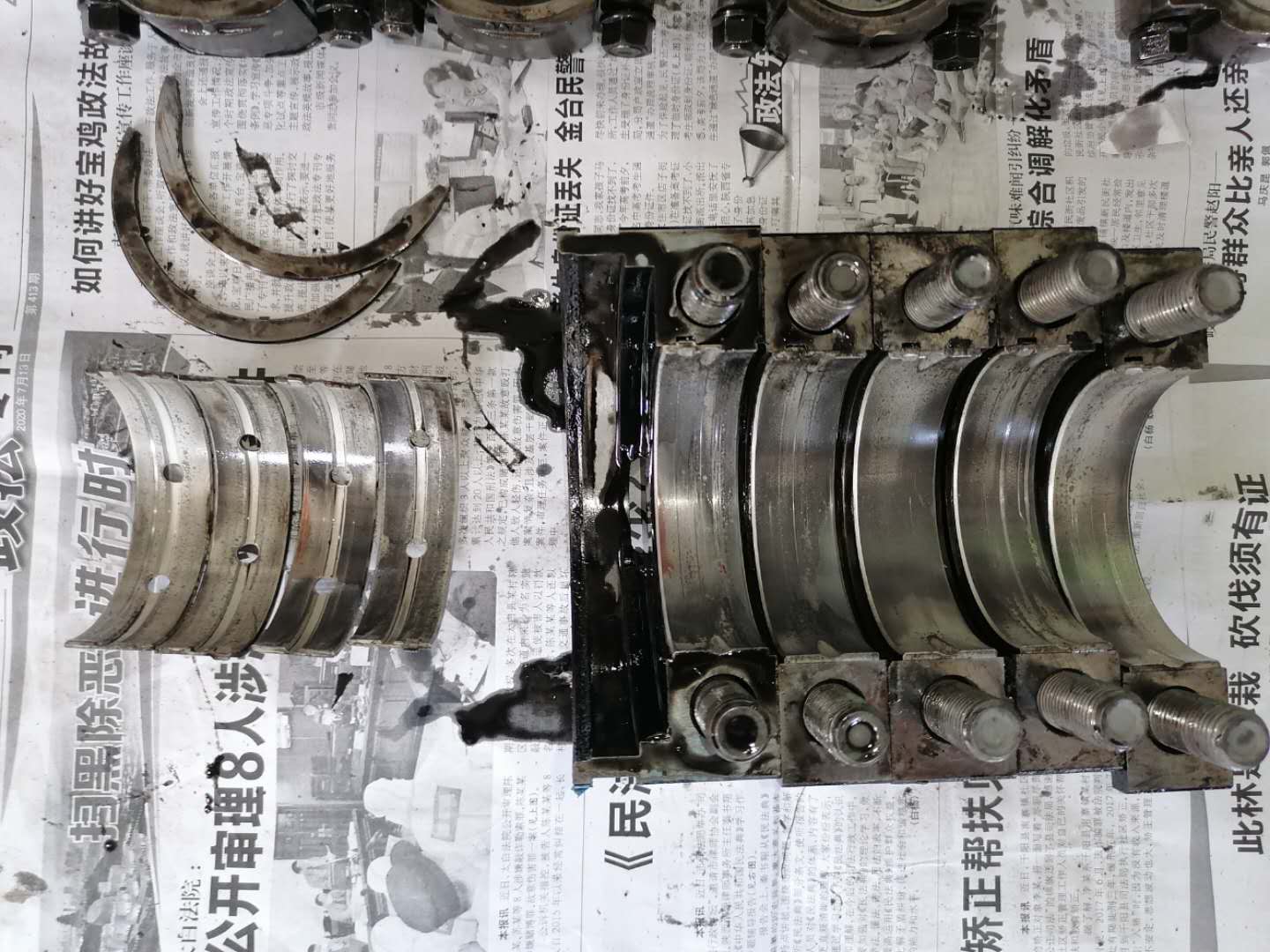 发动机冒白烟蓝烟烧机油,尾气大量冒蓝烟要不要大修发动机